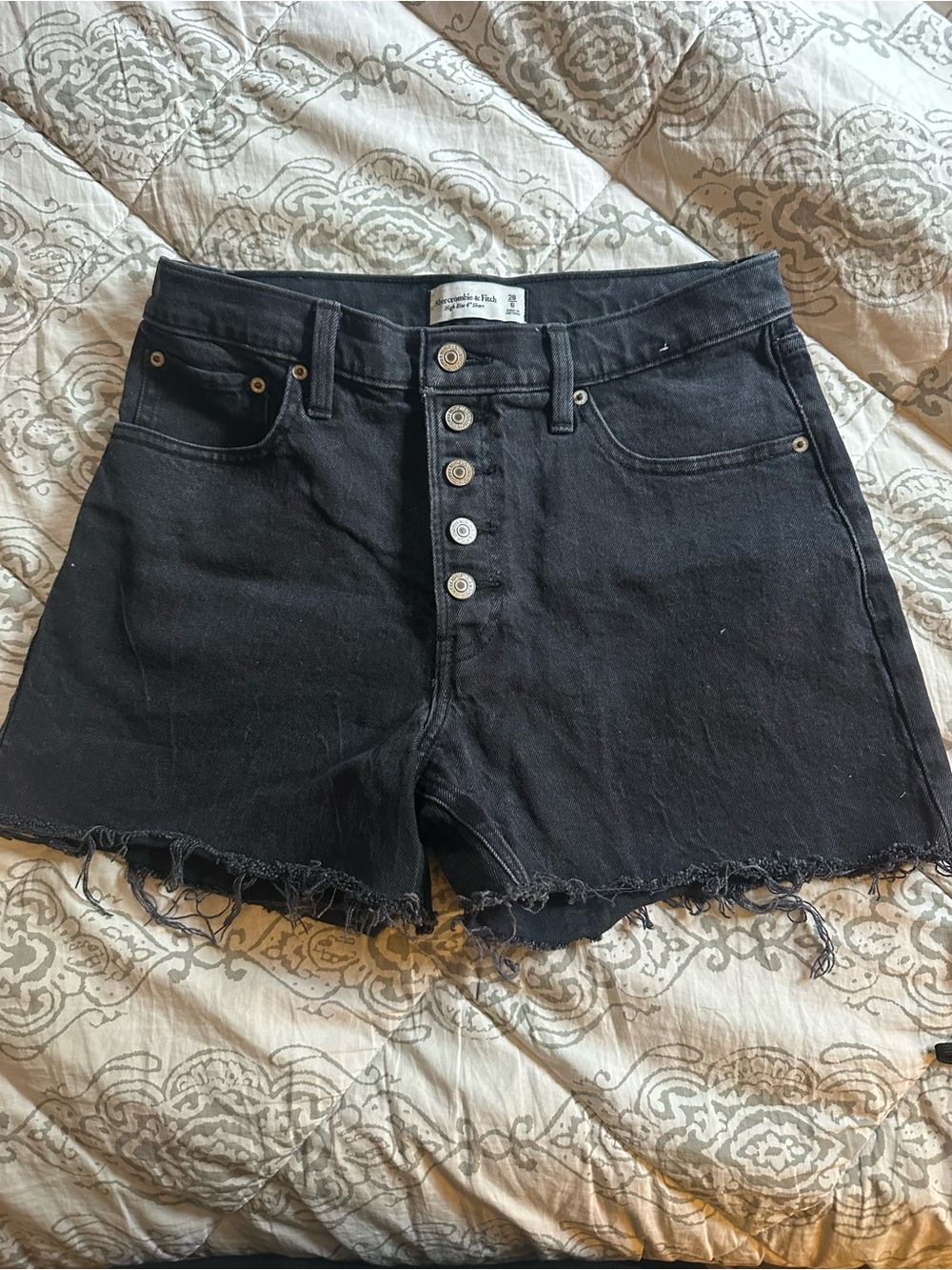 Abercrombie & Fitch Black High Rise 4” Jean Shorts | Size 6 (28)